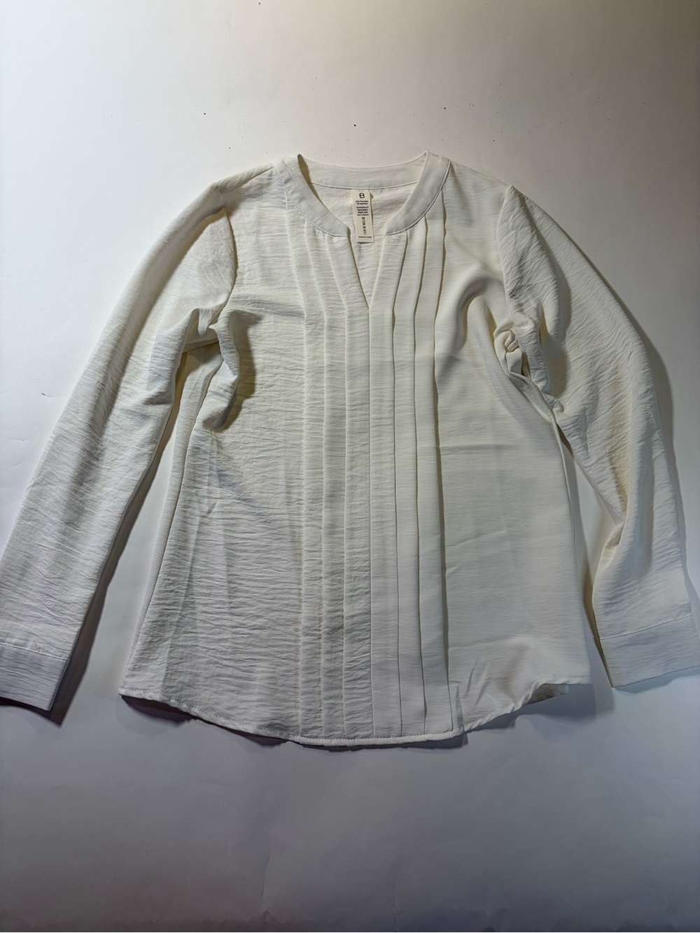 Women’s White Pleated Front Long-Sleeve Top